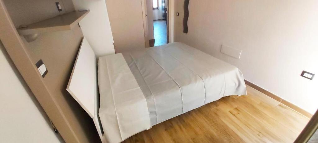 Le Scalette Bed and Breakfast La Maddalena  Buitenkant foto