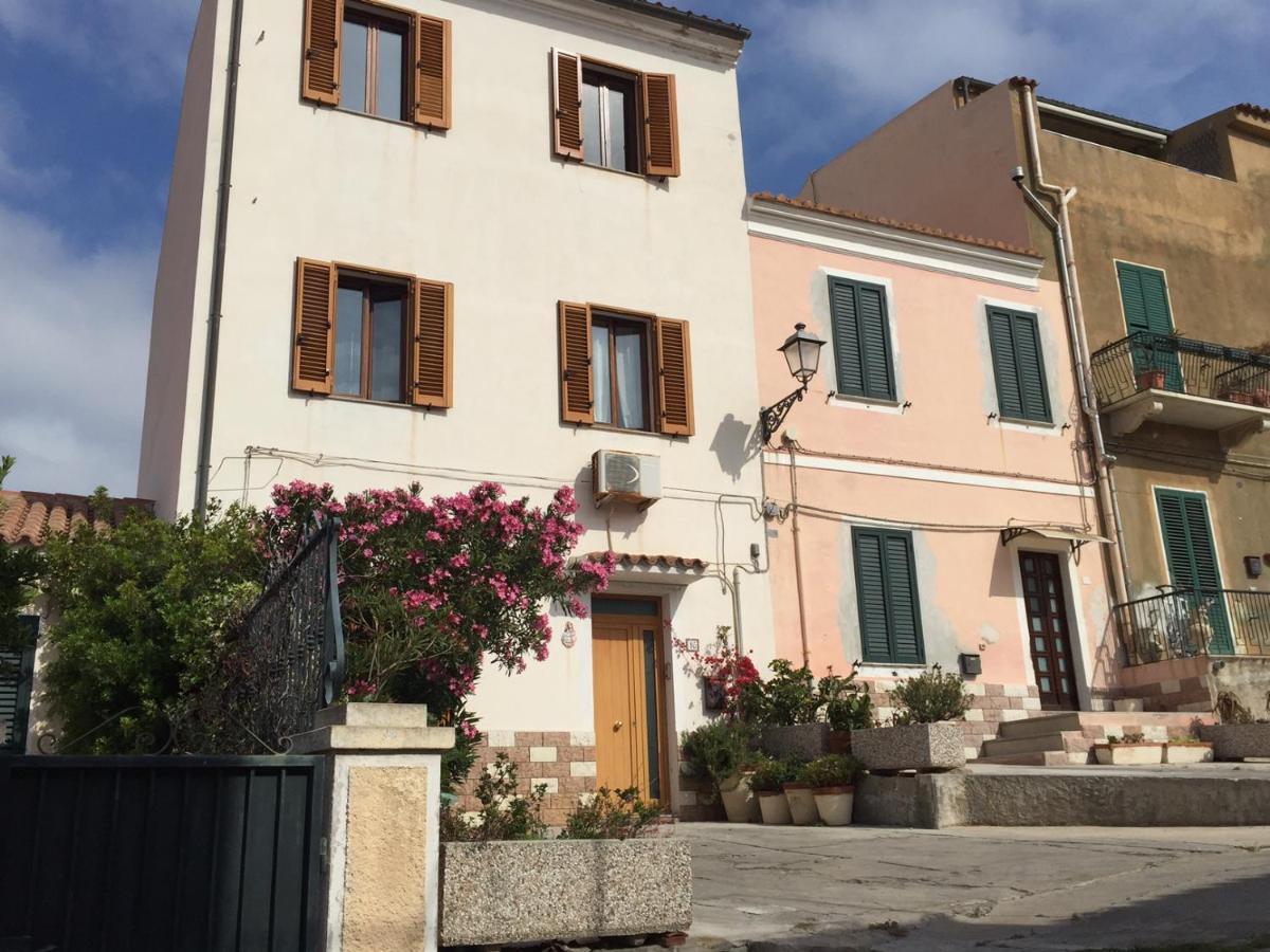 Le Scalette Bed and Breakfast La Maddalena  Buitenkant foto