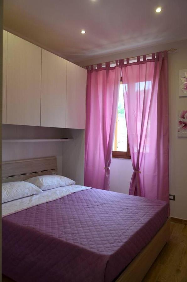 Le Scalette Bed and Breakfast La Maddalena  Buitenkant foto